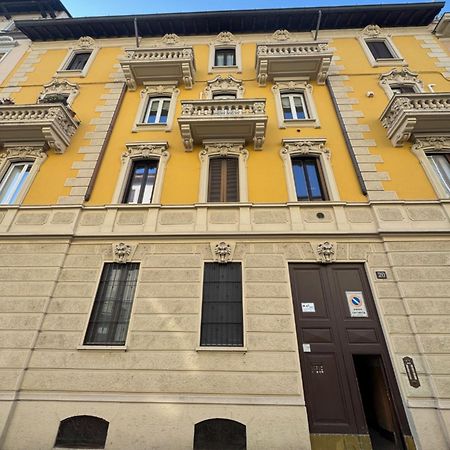 Perugino 20 Apartment Милано Екстериор снимка